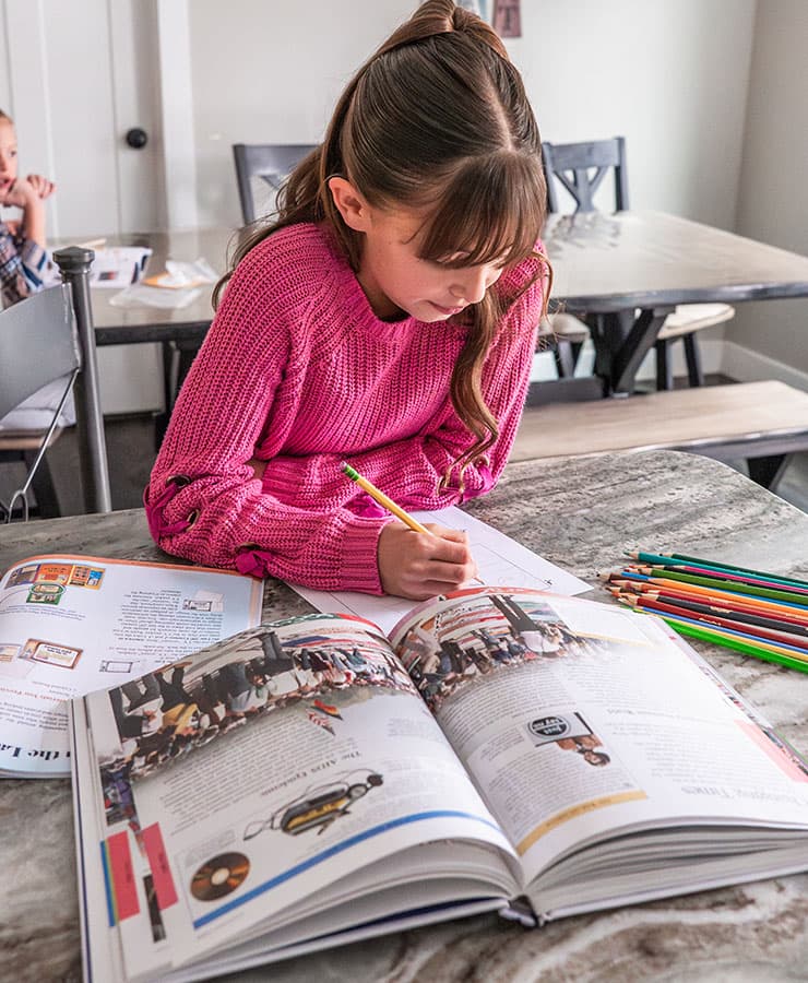 Little_girl_with_BookShark